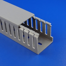 Kanał grzebieniowy premium KGP 25x40 dł. 2m